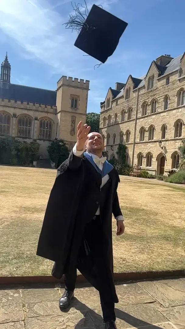 Radek Jaros po zakończeniu studiów na Oxfordzie.