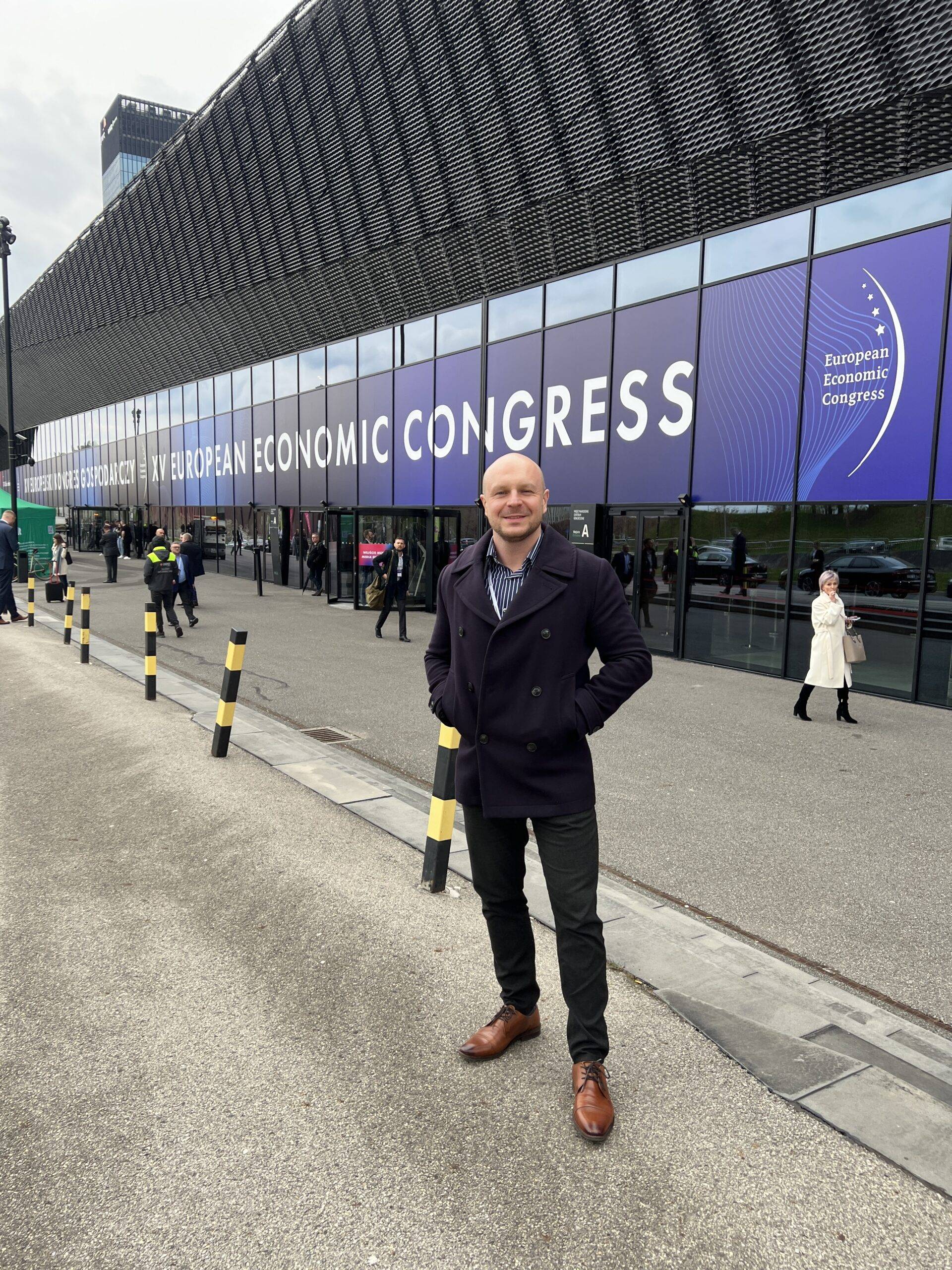 Radek Jaros podczas Europejskiego Kongresu Ekonomicznego w Katowicach jako ekspert.
